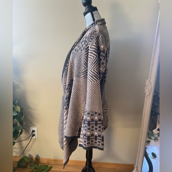 ⭐️2 FOR $20⭐️ Knox rose cardigan knit sweater size medium - Picture 2 of 7